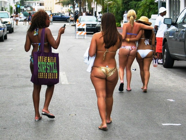 Bikini Booty Girls Having Fun Jiggling, Shaking and Teasing Admirers #3 - Copyright © 2012 JiMmY RocKeR PhoToGRaPhY
