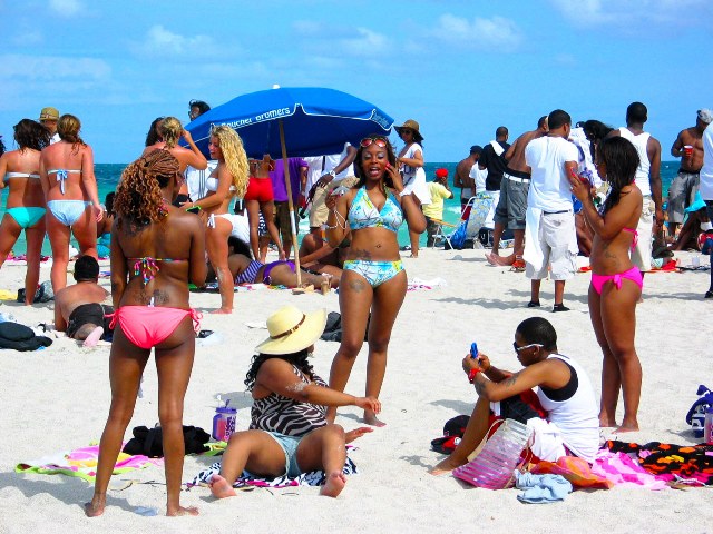 Cute Sexy Superfine Black Girls Enjoy the Beach Scene #2 - Copyright © 2012 JiMmY RocKeR PhoToGRaPhY